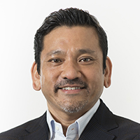 安部 知雄 氏